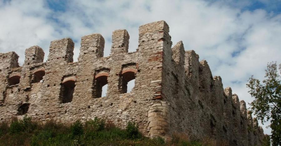 Rabsztyn- ruiny zamku w trakcie renowacji - zdjęcie