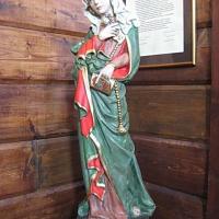 figura św. Jadwigi Śląskiej z sakiewką w ręku (dar Jolanty Kwaśniewskiej) , Danuta