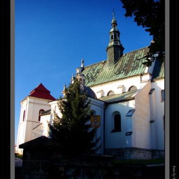 widok na kościół św.Jana Ewangelisty z ul.Batalionów Chłopskich, Vincci