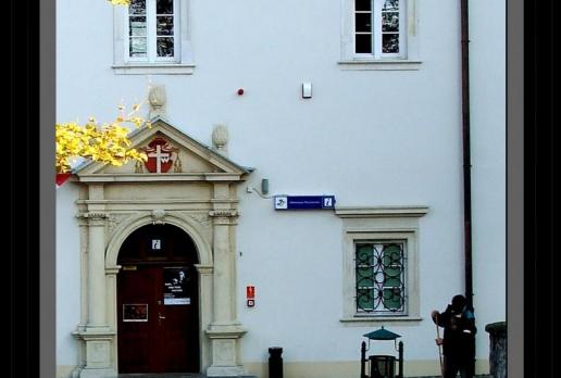 Portal dawnego klasztoru o.o Paulinów-obecnie Muzeum, Vincci