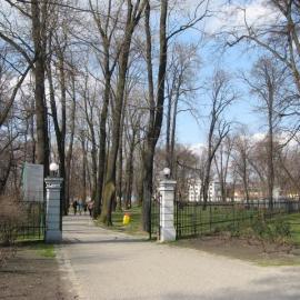 wejście do Parku Chopina, Danuta