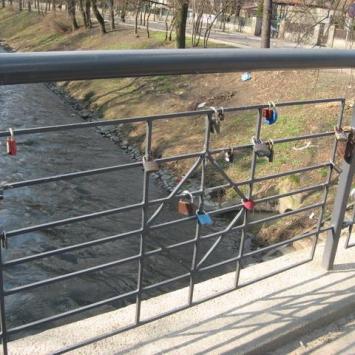 mostek z kłódkami przed Parkiem Chopina, Danuta