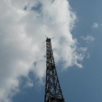 wieża nadawcza uchodząca obecnie za jedną z najwyższych budowli drewnianych na świecie (111 m), Danuta