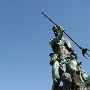 Neptun, Koleja