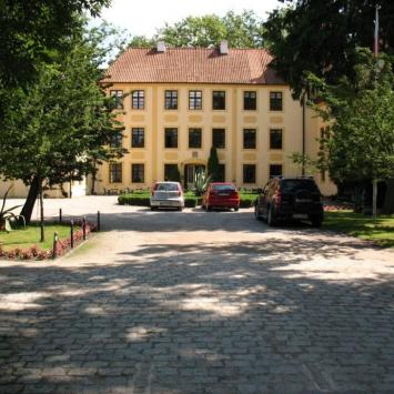 ..., Maciej A