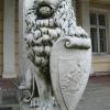 ...lwy podtrzymujące tarcze z herbami: Czetwertyński (Święty Jerzy zabijający smoka) , Danuta