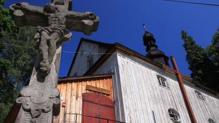 Drewniany kościół w Międzygórzu - zdjęcie