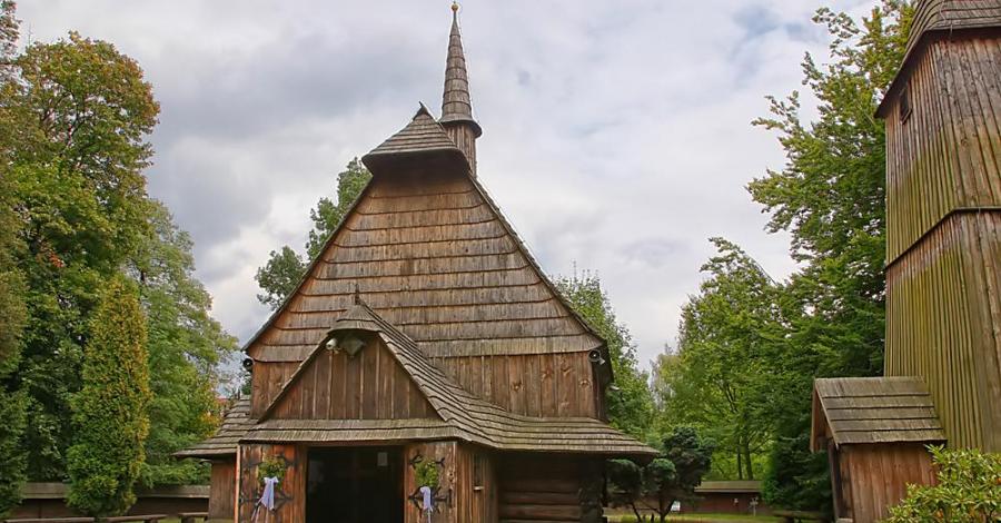 Drewniany kościół w Katowicach - zdjęcie