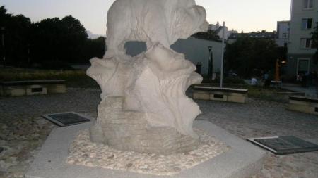 Pomnik dzika w Kielcach - zdjęcie