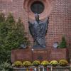 pomnik Jana Pawła II przy kościele św. Mikołaja, Danusia