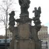 Plac Pohorelec- Pośrodku Placu stoi spora figura św.Nepomucena, Danuta