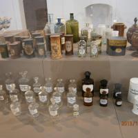 wystawa ceramiki aptekarskiej w Muzeum Historii Medycyny, Danusia