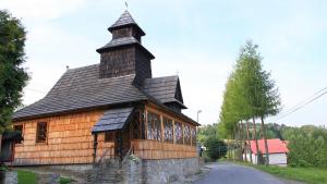 Drewniany kościół w Lalikach - zdjęcie