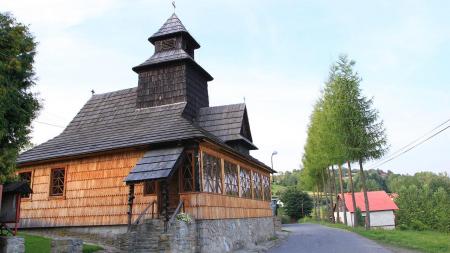 Drewniany kościół w Lalikach - zdjęcie