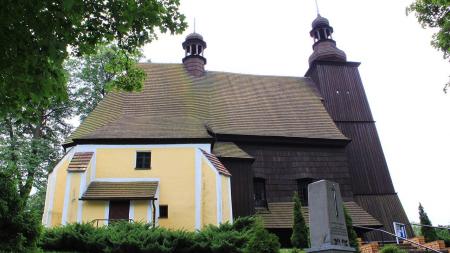 Drewniany kościół w Sierotach - zdjęcie
