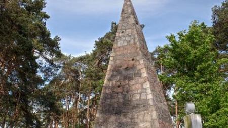 Piramida Łakińskiego w Wągrowcu - zdjęcie