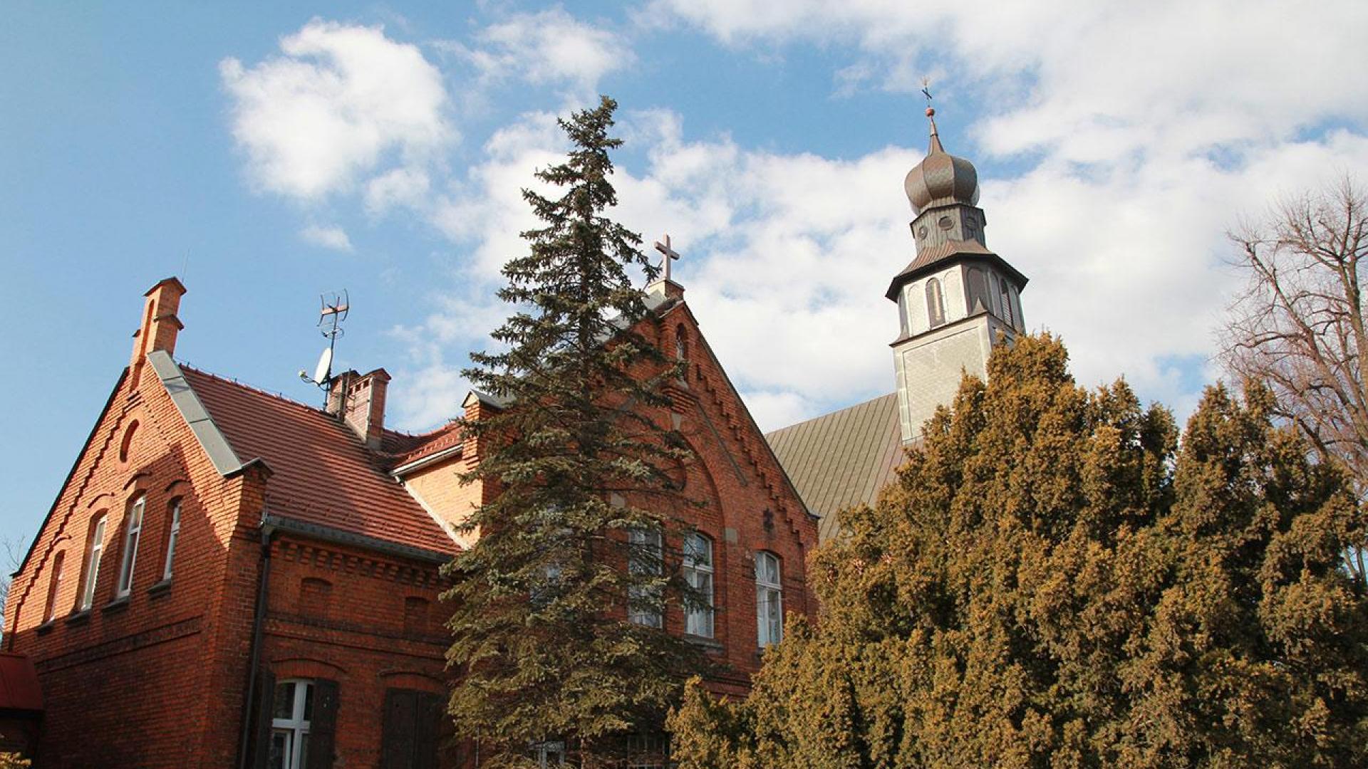 Kościół Najświętszego Serca Pana Jezusa W Płaszowie Kościół Najświętszego Serca Pana Jezusa w Koszęcinie | PolskieSzlaki.pl