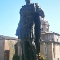 pomnik Juliusza Cesara.Rzym, Danusia
