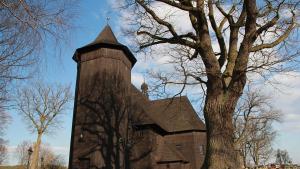 Drewniany kościół w Boronowie - zdjęcie