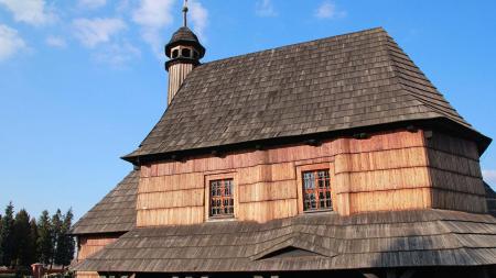 Drewniany kościół w Woźnikach - zdjęcie