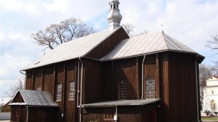 Drewniany kościół w Ulanowie - zdjęcie