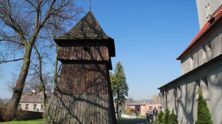 Drewniana dzwonnica w Paczynie - zdjęcie