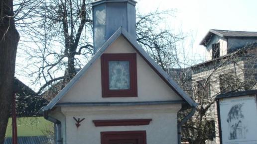 Kapliczka w Podzamczu, mokunka
