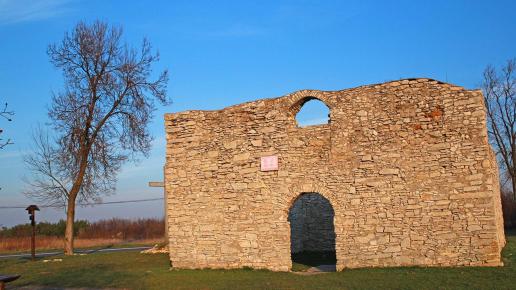 Ruiny kościoła Św. Stanisława w Żarkach