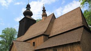 Drewniany kościół w Ćwiklicach - zdjęcie