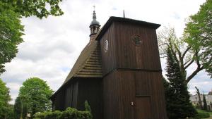 Drewniany kościół w Kadłubie - zdjęcie