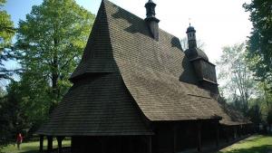 Drewniany kościół w Sękowej - zdjęcie