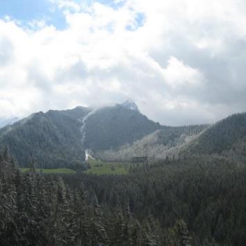 w chmurach Giewont, a na polanie schronisko- Hotel Kalatówki, Danuta