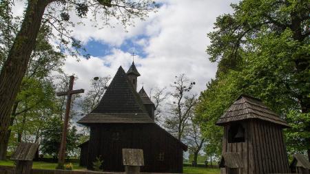 Drewniany kościół w Grębieniu - zdjęcie