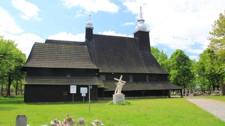 Drewniany kościół w Oleśnie - zdjęcie