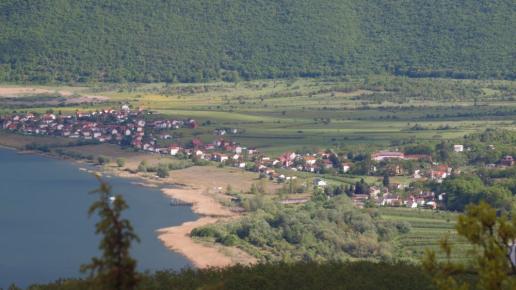 Wieś nad jeziorem, Tadeusz Walkowicz