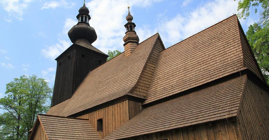 Drewniany kościół w Ćwiklicach - zdjęcie