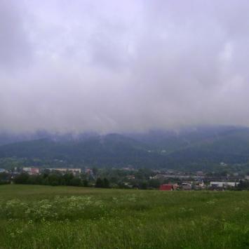 Przełęcz Glinne pod chmurkami-widok z Bukowiny, DoRi