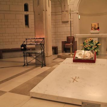 Relikwie Św. Jana Pawła II i płyta z Watykanu
