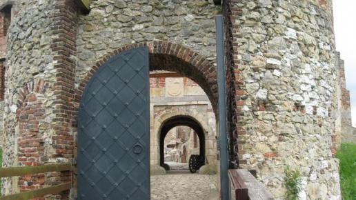 brama wejściowa do zamku siewierskiego, Danuta