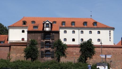 Baszta Żuraw i hotel Spichrz- historyczny Spichlerz Szwedzki, Marcin_Henioo