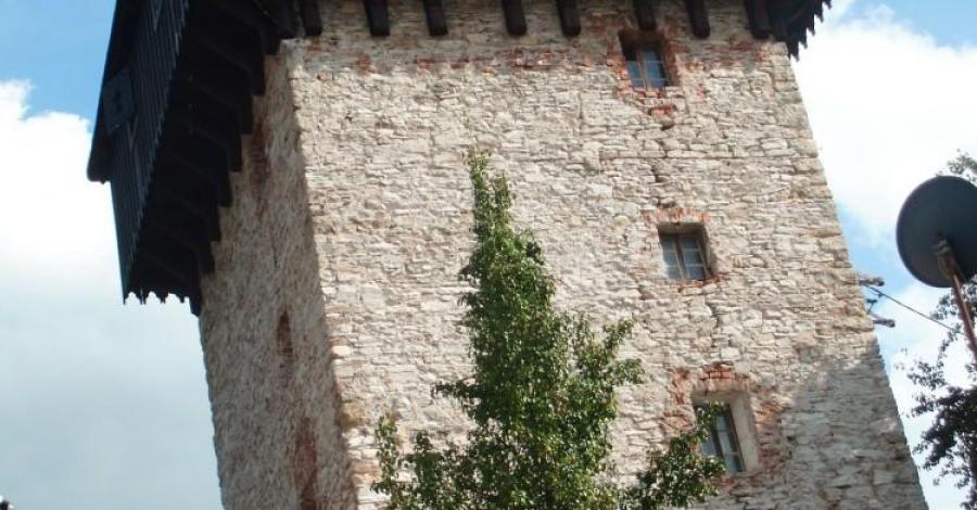 Długopole Zdrój i wieża rycerska w Żelaźnie - zdjęcie