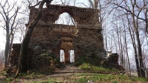 Ruiny zamku w Kostrzycy - zdjęcie