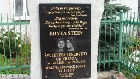 Obelisk Św. Edyty Stein w Dusznikach Zdroju - zdjęcie