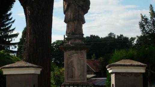 Figura Św. Nepomucena w Żelaźnie, mokunka
