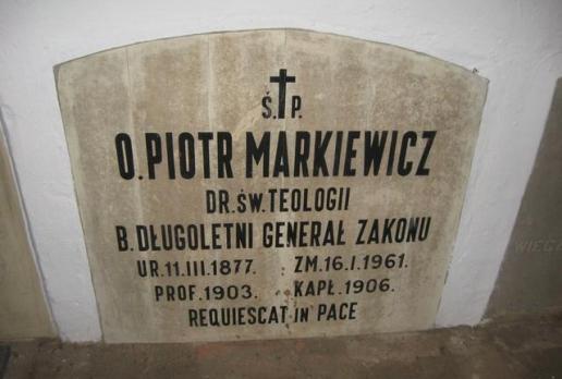 Uwagę zwracają miejsca gdzie pochowani zostali najwyżsi przełożeni paulinów - wieloletni generałowie zakonu o. Piotr Markiewicz, Danuta