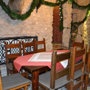 Zamkowe wnętrza restauracji Koci Zamek, MelanosChole