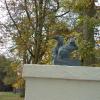 Jedna z figurek wiewiórek przy parku, Danusia
