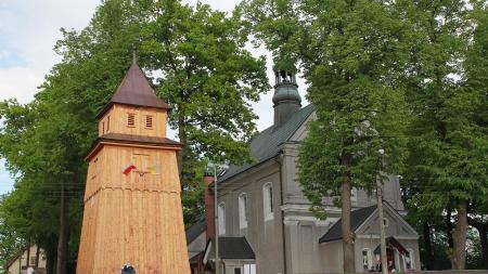 Drewniana Dzwonnica w Tenczynku - zdjęcie