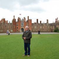Przed palacem Hampton Court, Jan Nowak