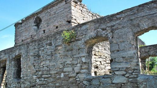 Szydłów ruiny kościoła św. Ducha